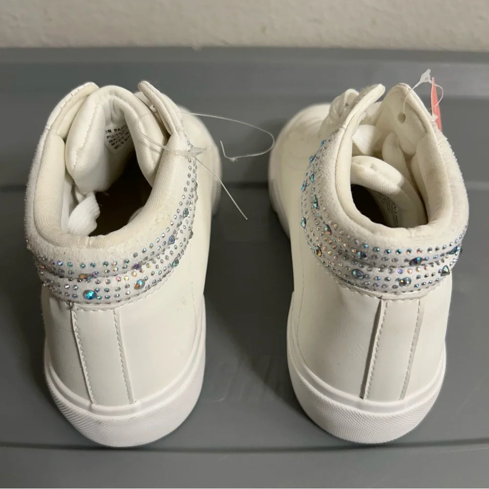 Size: 3M Brand New BCBG GIRLS Sneakers